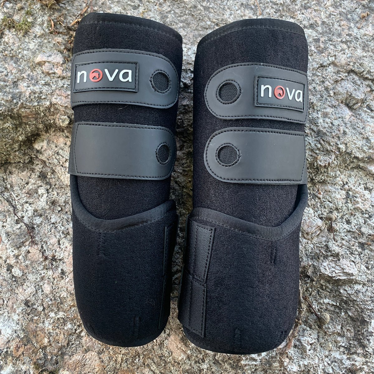 Benskydd Medicin Boots Airprene Nova – Ventilerade & Bekväma säljs av Fåglasång