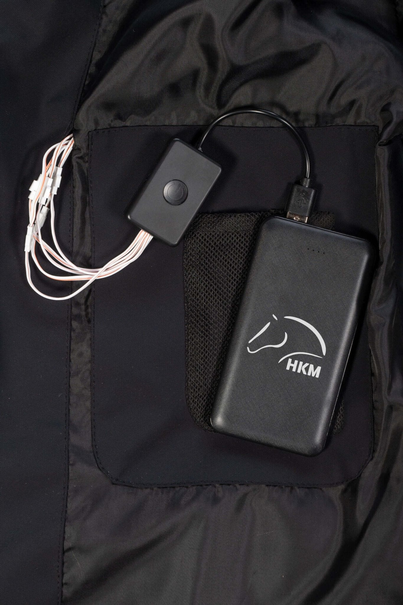 Värme Ridjacka lång model med powerbank från HKM säljs av Fåglasång