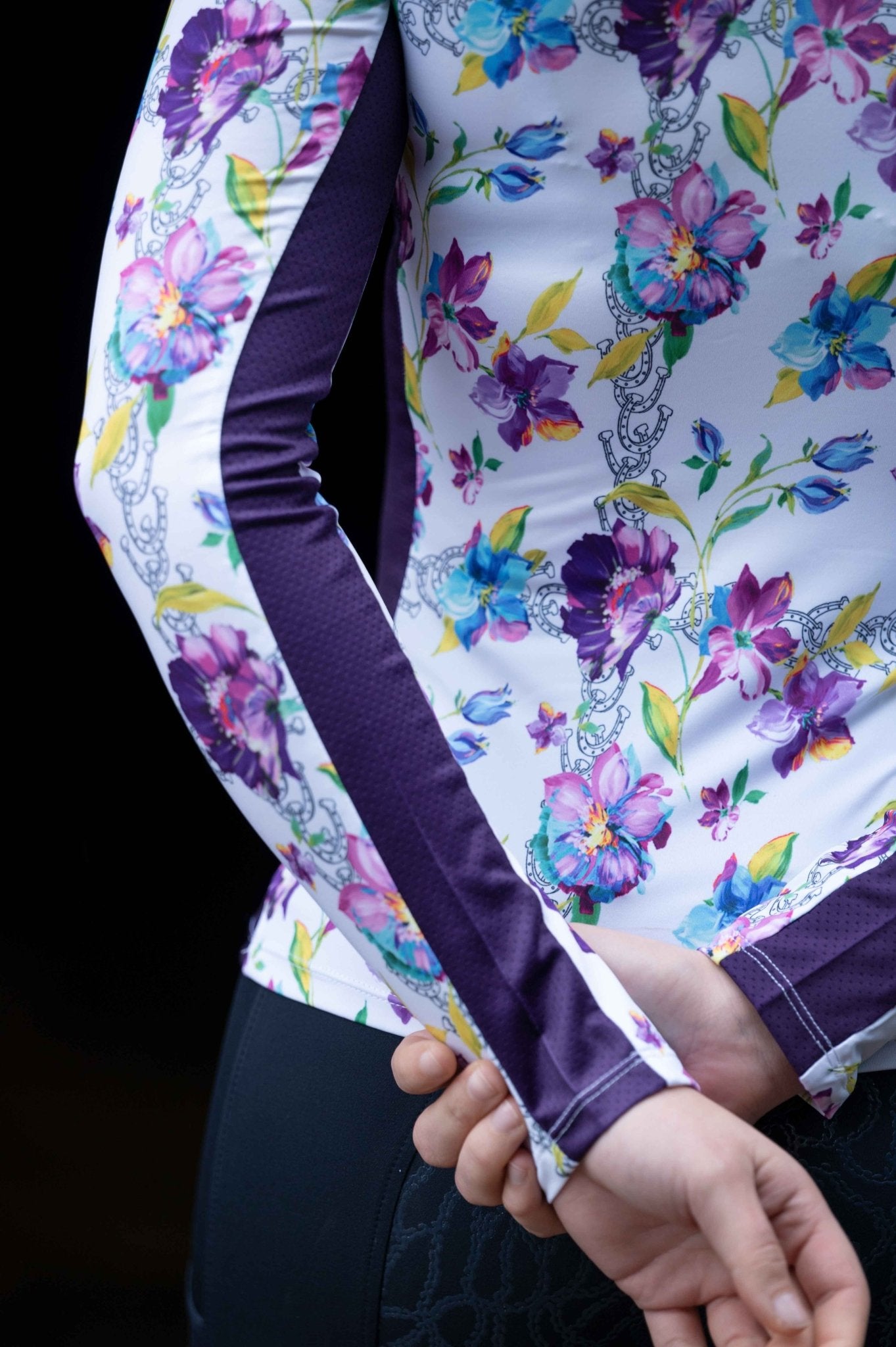 Ridtröja Flower från HKM -Långärmad och skön säljs av Fåglasång