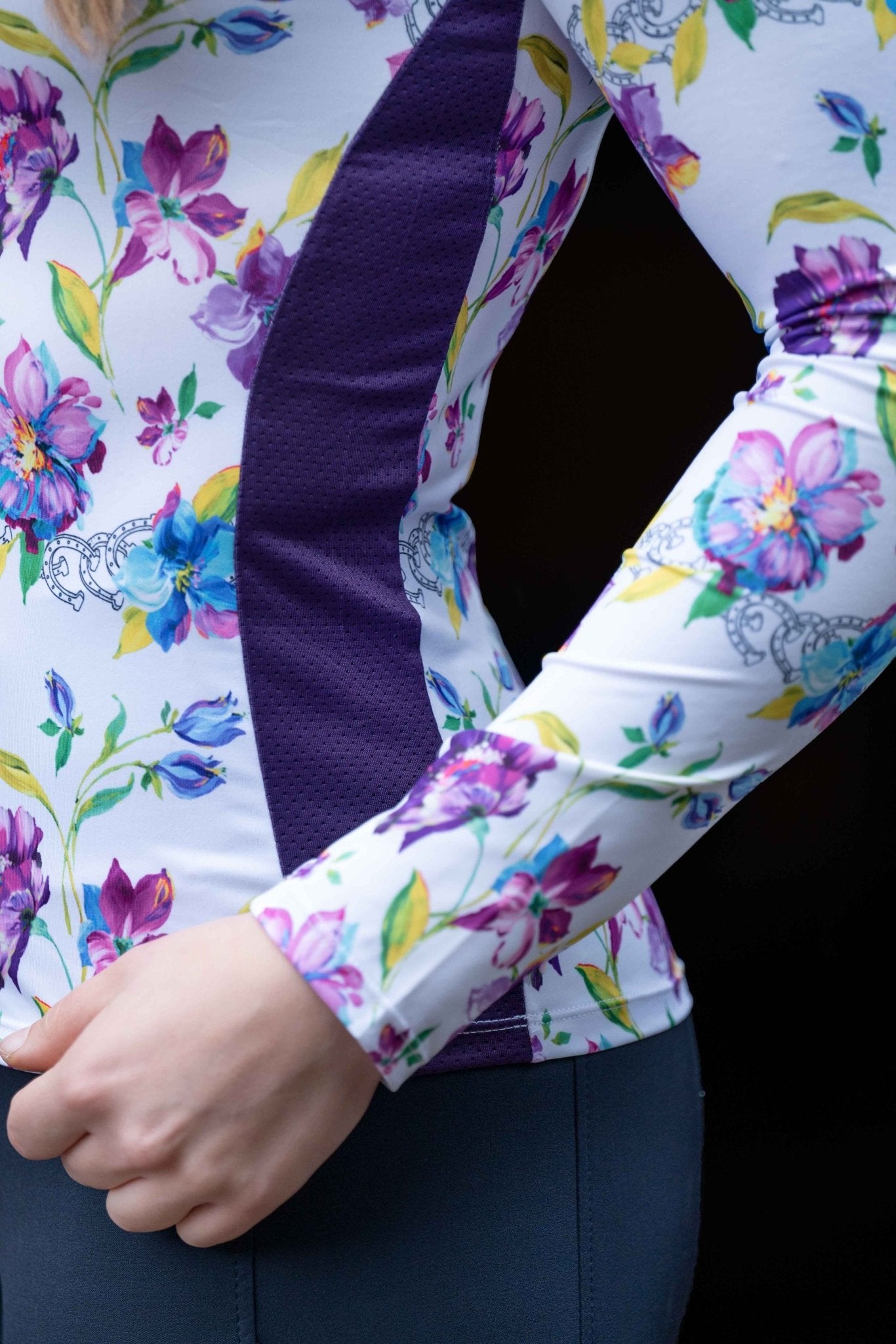 Ridtröja Flower från HKM -Långärmad och skön säljs av Fåglasång