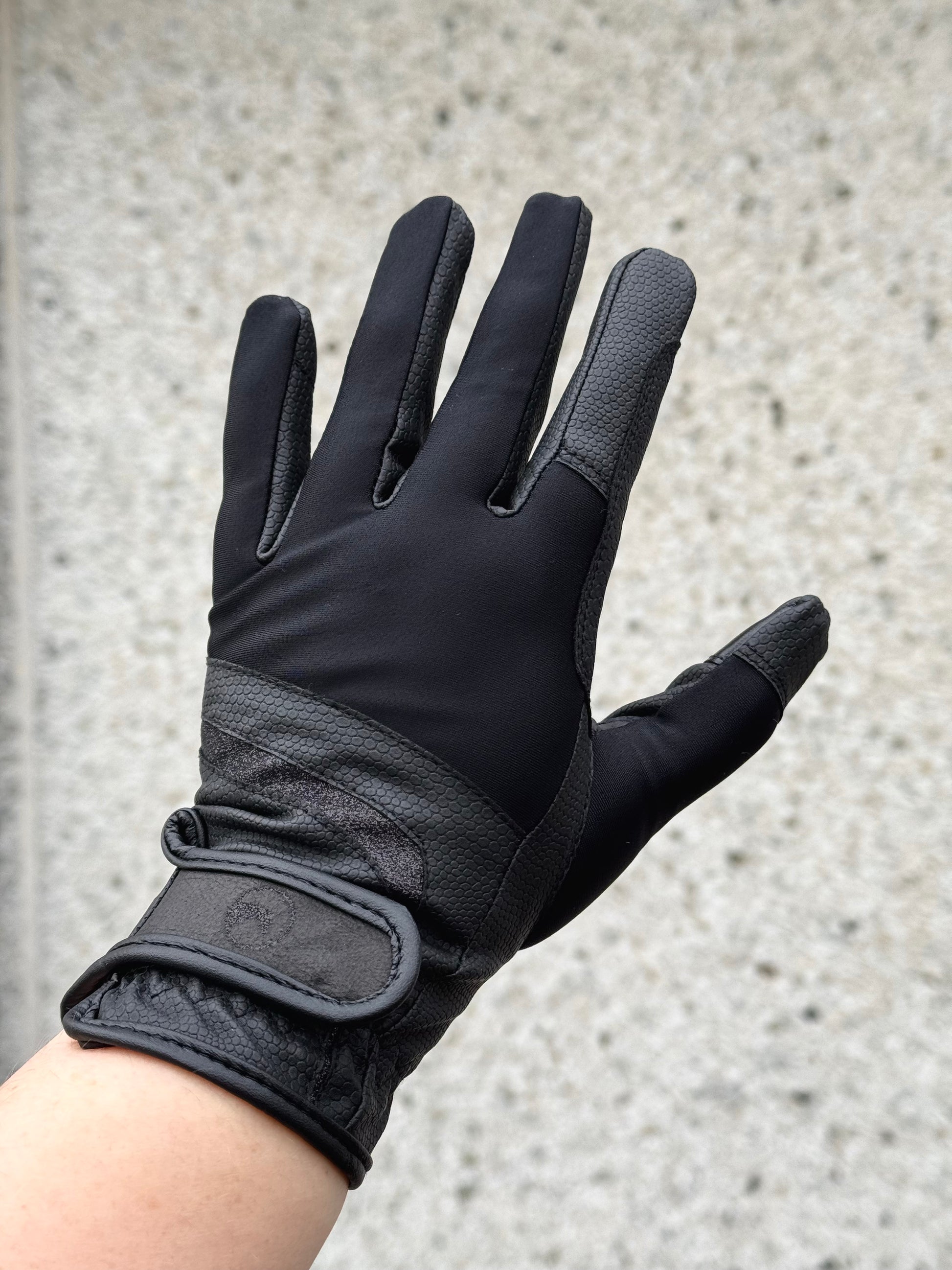 Ridhandske Black Spark Serino med touch | Nova -  från  NOVA