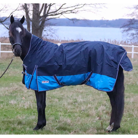 Regntäcke Halvhals Cyclone 100g Navy/Cobalt lagom varmt. säljs av Fåglasång 