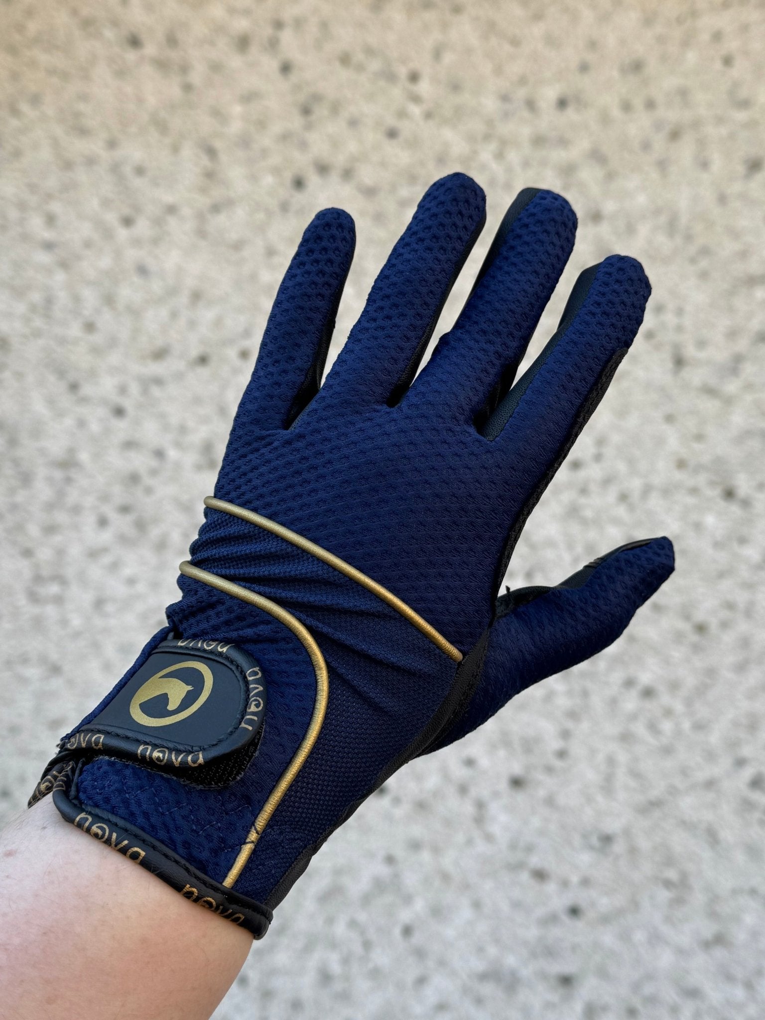 Ridhandske Mesh Golden Line touch - ventilation och stil -  från  NOVA